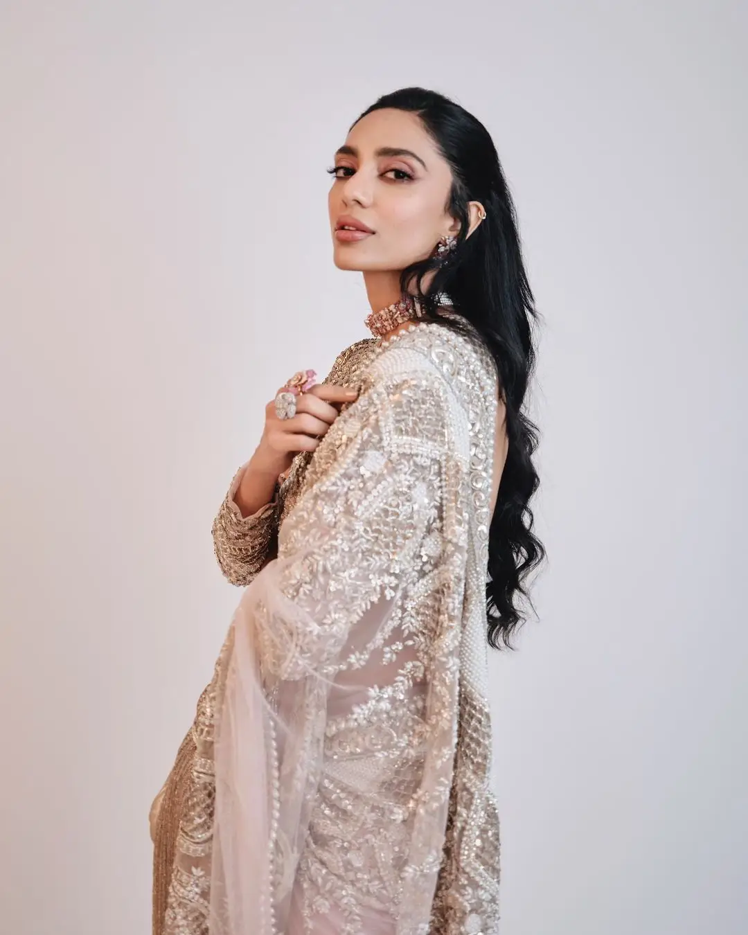 Sobhita Dhulipala Wearing Beautiful Earrings Jewellery Pink Saree Blouse